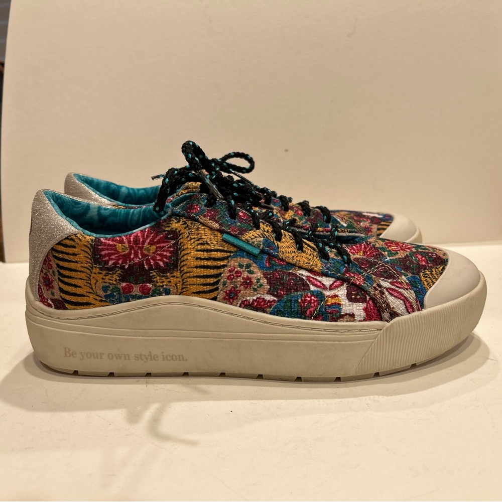 Iris Appel Dr Scholls Colorful Print Sneakers